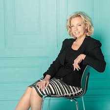 How tall is Deborah Meaden?